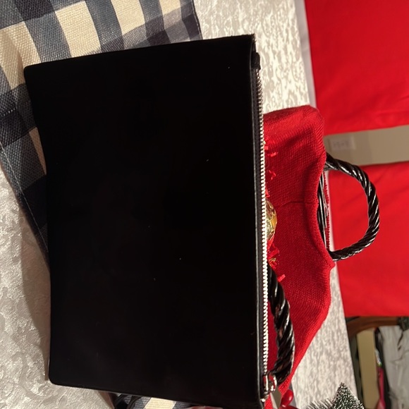 Clutch - Picture 3 of 7